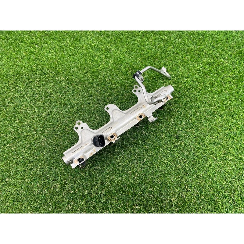 Топливная рампа (топливная система) AUDI A4 B8 2012 2.0 TFSI 06J133317M