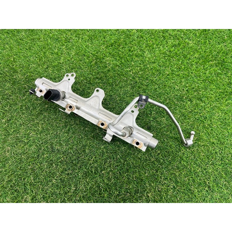 Топливная рампа (топливная система) AUDI A4 B8 2012 2.0 TFSI 06J133317M