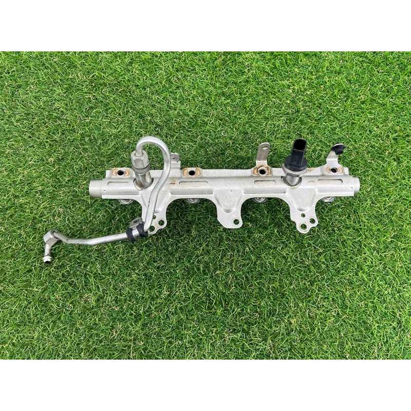 Топливная рампа (топливная система) AUDI A4 B8 2012 2.0 TFSI 06J133317M