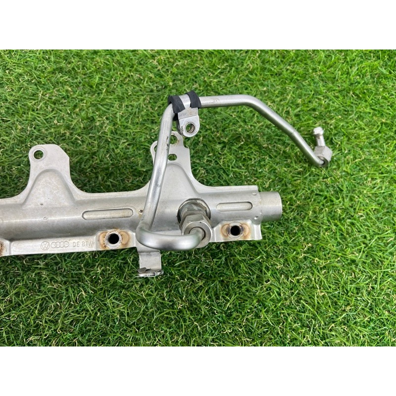 Топливная рампа (топливная система) AUDI A4 B8 2012 2.0 TFSI 06J133317M