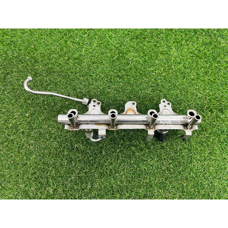 Топливная рампа (топливная система) AUDI A4 B8 2012 2.0 TFSI 06J133317M