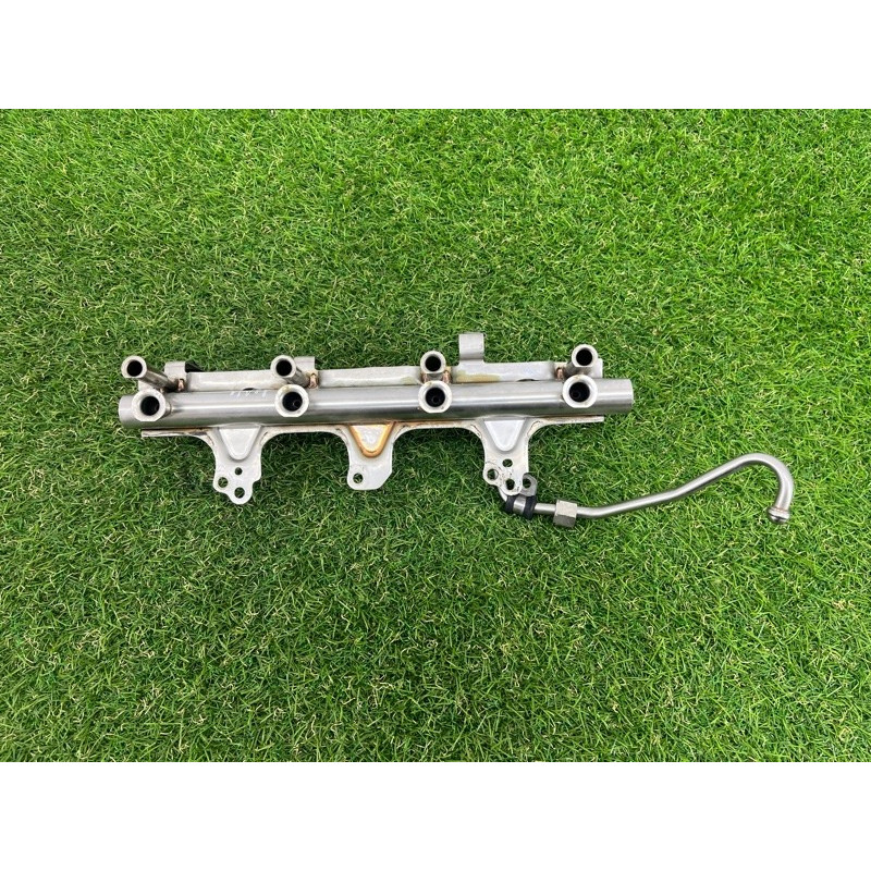 Топливная рампа (топливная система) AUDI A4 B8 2012 2.0 TFSI 06J133317M