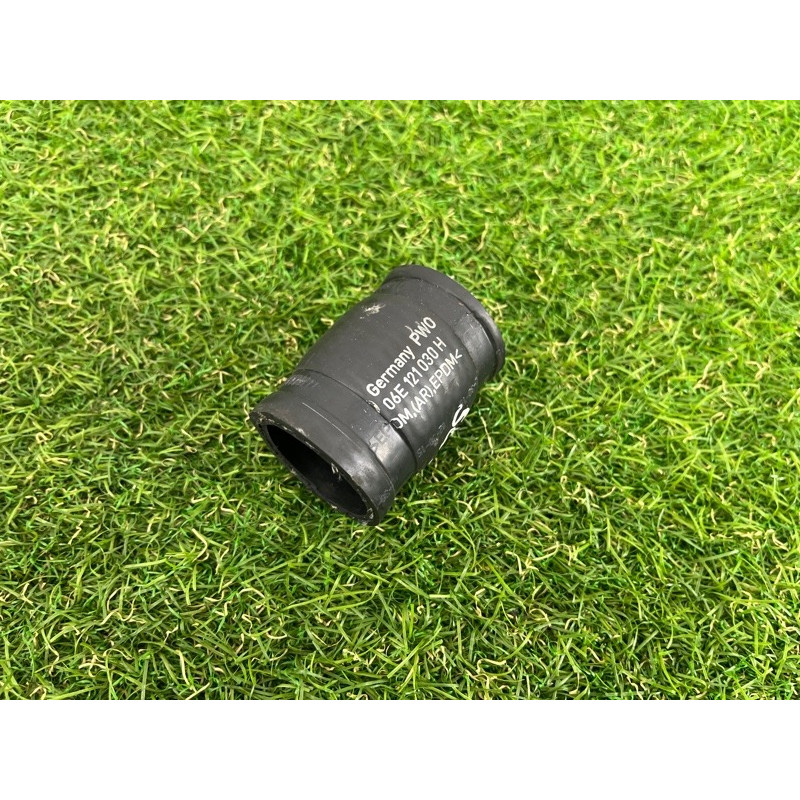 Патрубок (система охлаждения) AUDI Q7 4M 2017 3.0 TFSi CREC 06E121030H