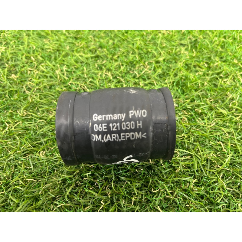 Патрубок (система охлаждения) AUDI Q7 4M 2017 3.0 TFSi CREC 06E121030H