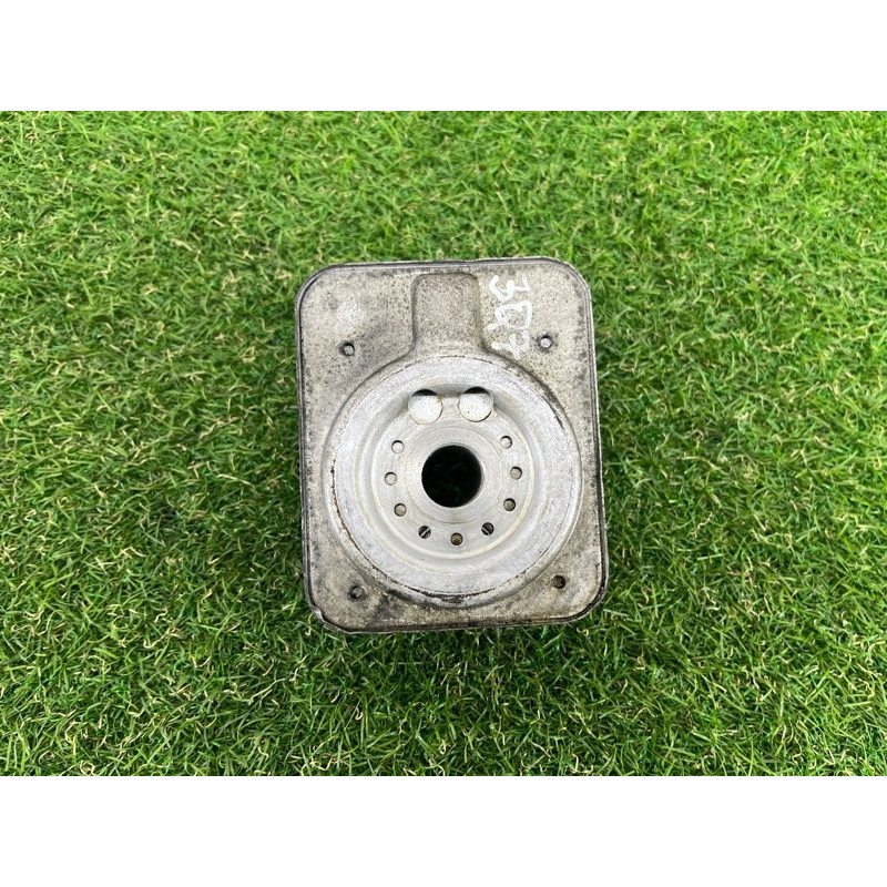 Теплообменник масляного фильтра (двигатель и элементы) AUDI Q7 4L 2007 3.6 038117021C