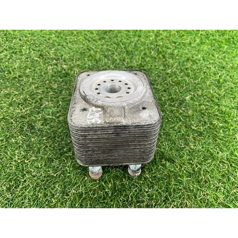 Теплообменник масляного фильтра (двигатель и элементы) AUDI Q7 4L 2007 3.6 038117021C