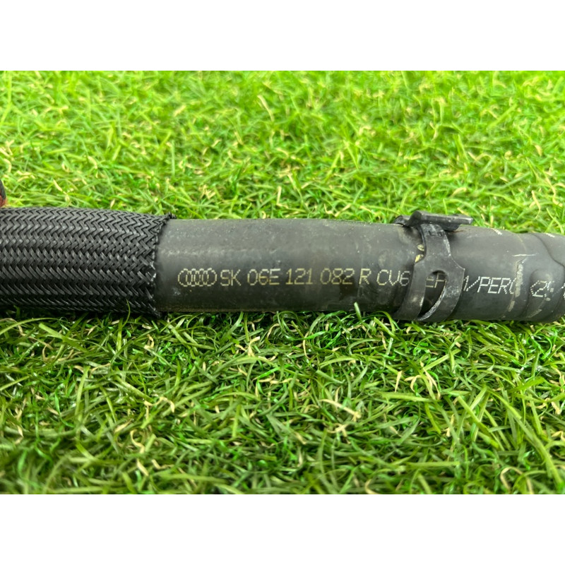 Патрубок (система охлаждения) AUDI Q7 4M 2018 3.0 TFSi 06E121082R