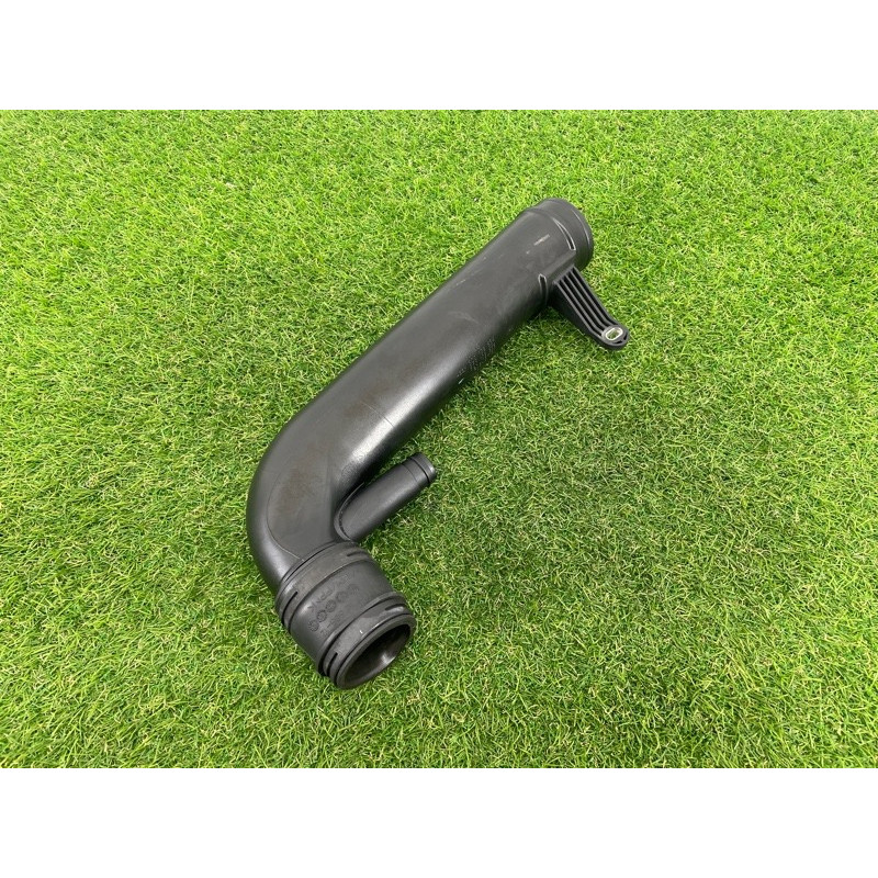 Патрубок воздушного фильтра (впускная система) Volkswagen Passat B7 2016 1.8 5C0129654