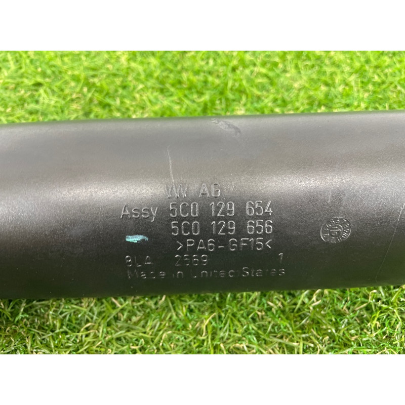 Патрубок воздушного фильтра (впускная система) Volkswagen Passat B7 2016 1.8 5C0129654