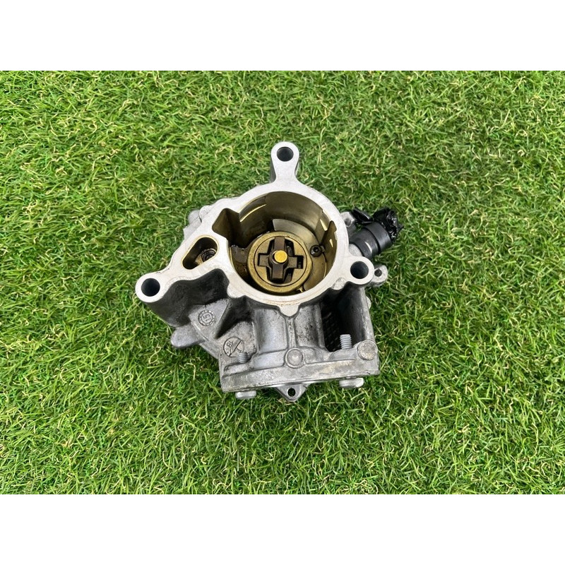 Вакуумный насос (тормозная система) Volkswagen Passat B7 2016 1.8 06K145100BB