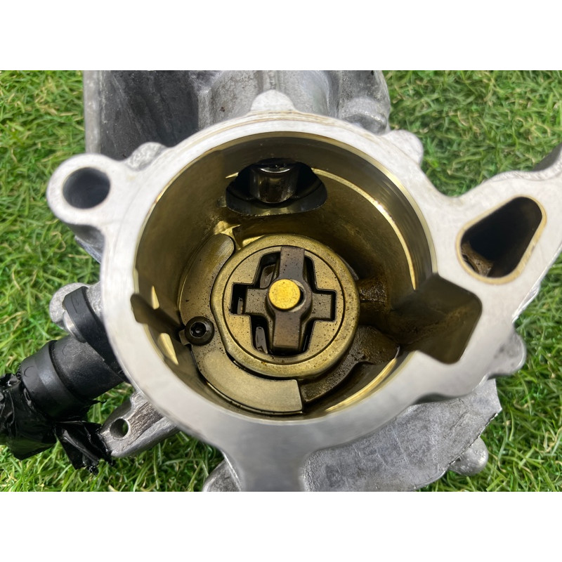 Вакуумный насос (тормозная система) Volkswagen Passat B7 2016 1.8 06K145100BB