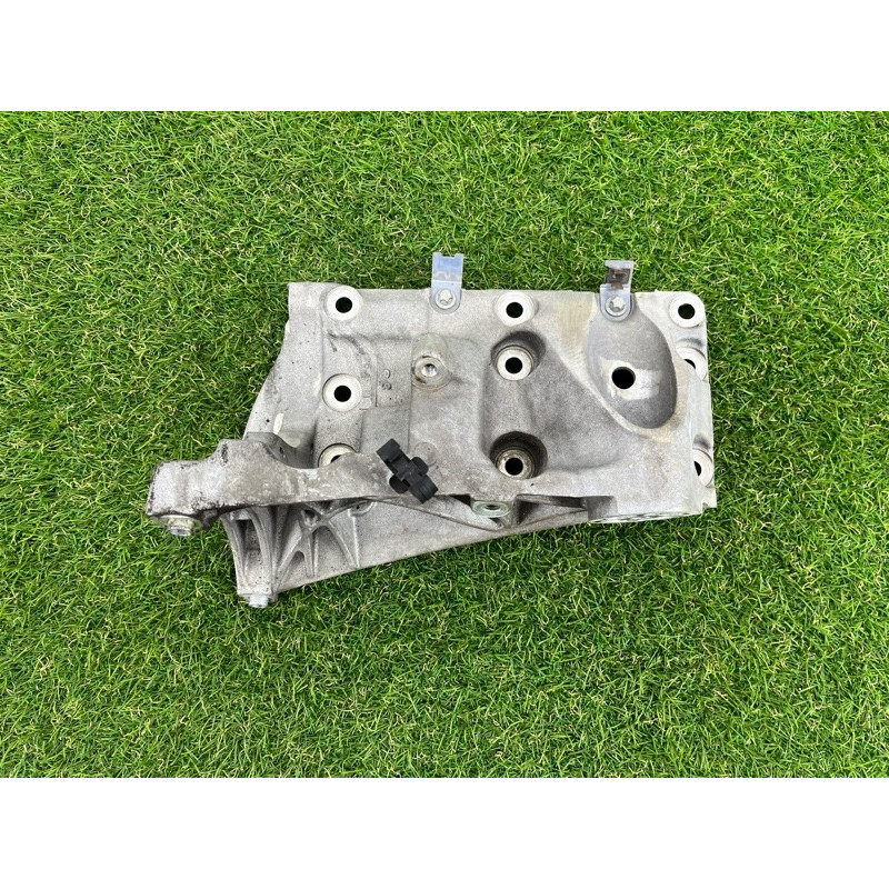 Кронштейн подушки двигателя (кронштейны двигателя) PORSCHE CAYENNE 958 2012 4.8 94810201500