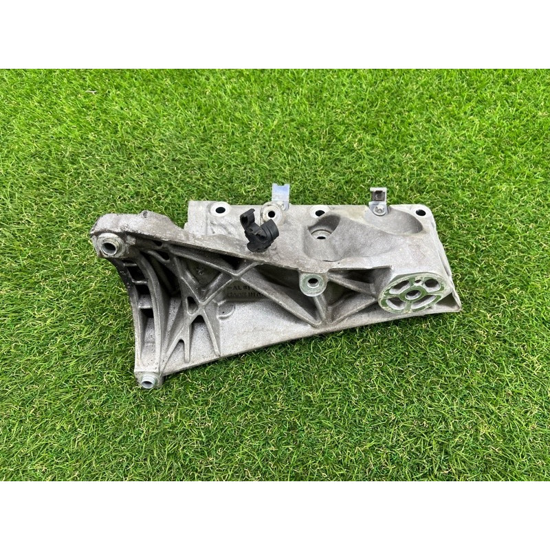 Кронштейн подушки двигателя (кронштейны двигателя) PORSCHE CAYENNE 958 2012 4.8 94810201500