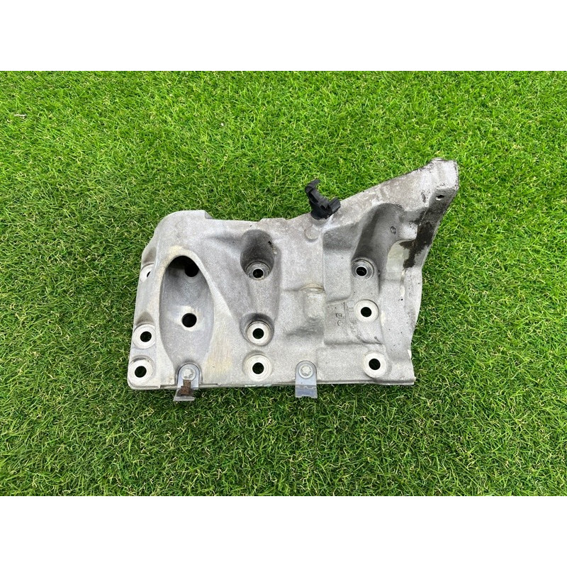 Кронштейн подушки двигателя (кронштейны двигателя) PORSCHE CAYENNE 958 2012 4.8 94810201500