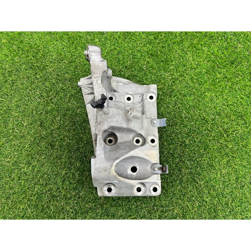 Кронштейн подушки двигателя (кронштейны двигателя) PORSCHE CAYENNE 958 2012 4.8 94810201500