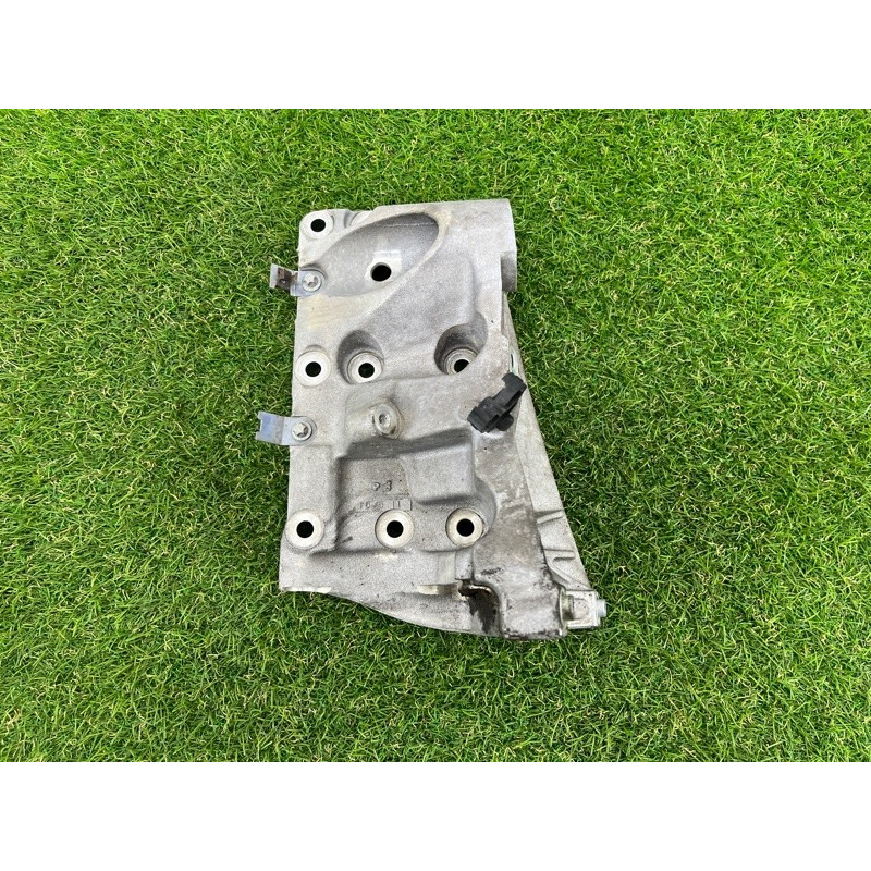 Кронштейн подушки двигателя (кронштейны двигателя) PORSCHE CAYENNE 958 2012 4.8 94810201500