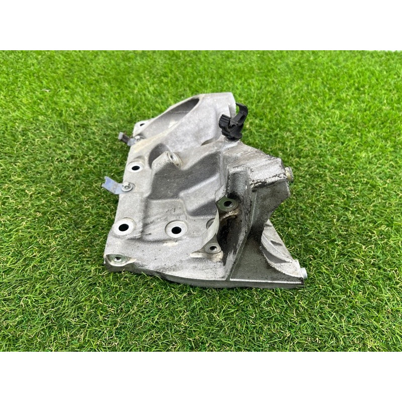 Кронштейн подушки двигателя (кронштейны двигателя) PORSCHE CAYENNE 958 2012 4.8 94810201500