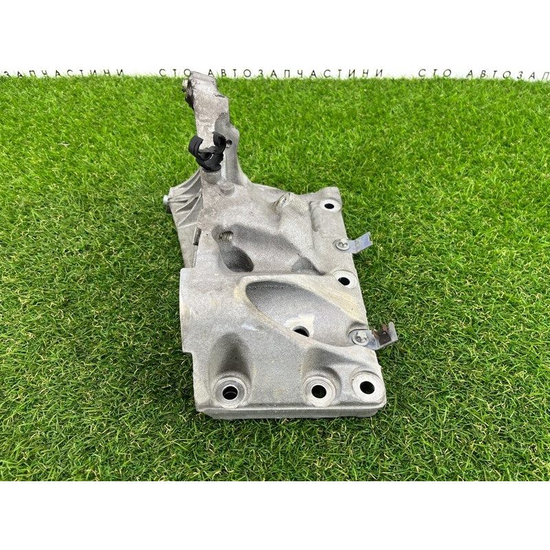 Кронштейн подушки двигателя (кронштейны двигателя) PORSCHE CAYENNE 958 2012 4.8 94810201500