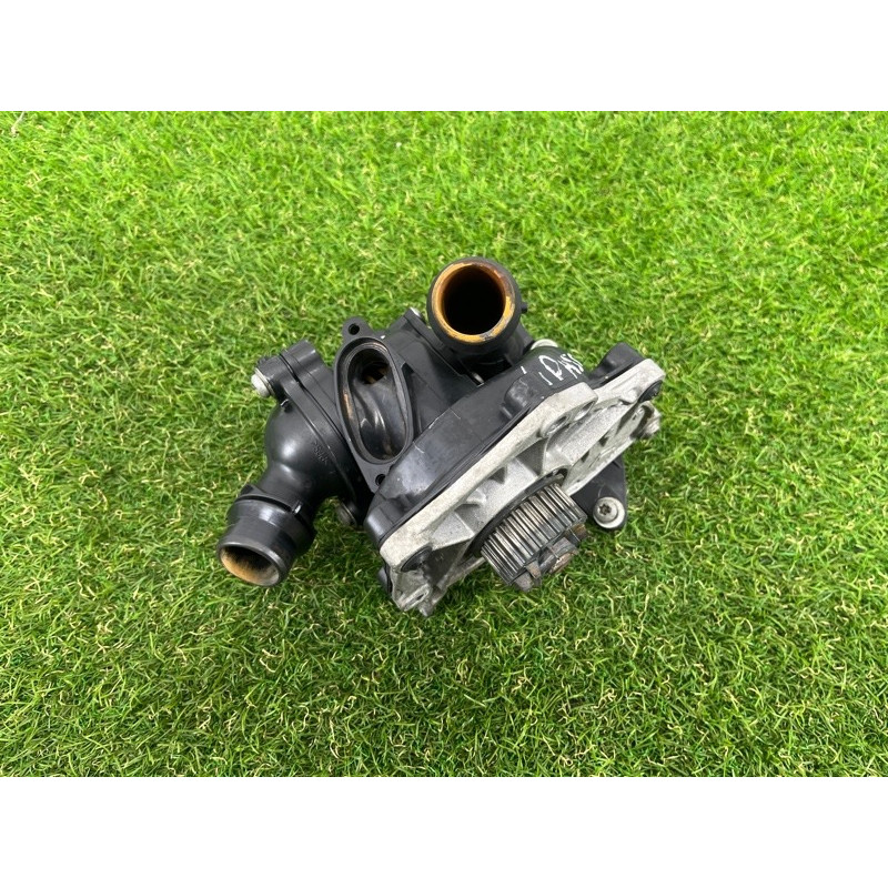 Помпа (система охлаждения) Volkswagen Passat B7 2016 1.8 06K121111P