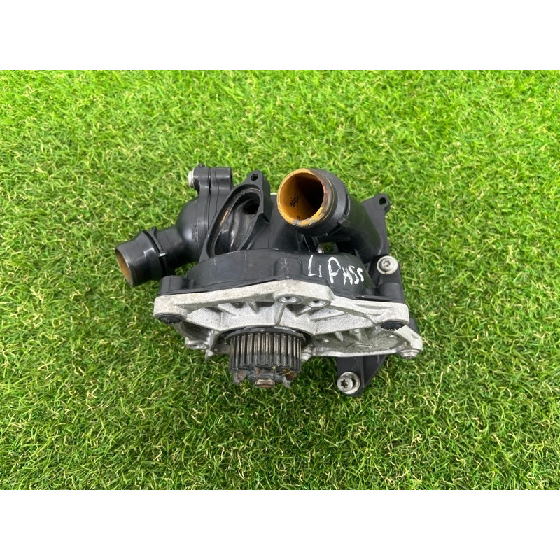 Помпа (система охлаждения) Volkswagen Passat B7 2016 1.8 06K121111P