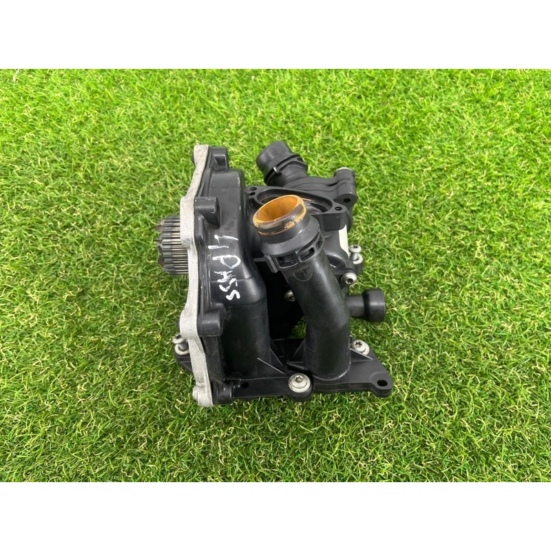 Помпа (система охлаждения) Volkswagen Passat B7 2016 1.8 06K121111P