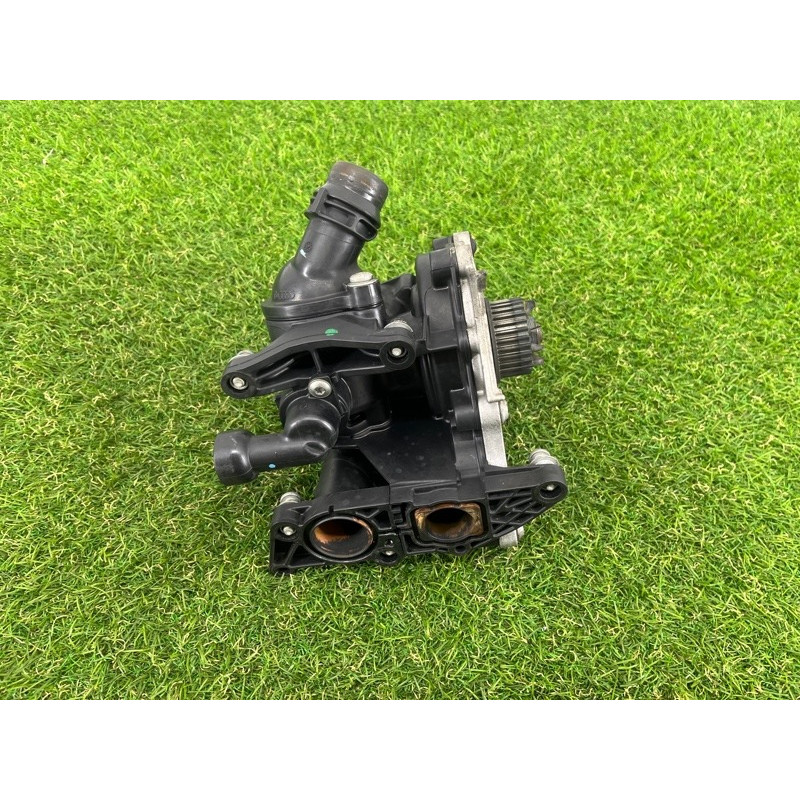 Помпа (система охлаждения) Volkswagen Passat B7 2016 1.8 06K121111P