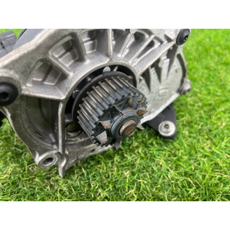 Помпа (система охлаждения) Volkswagen Passat B7 2016 1.8 06K121111P