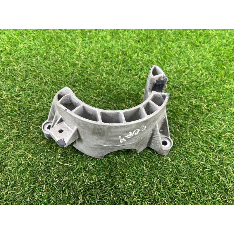 Кронштейн генератора (кронштейны двигателя) PORSCHE CAYENNE 958 2012 4.8 94811502420