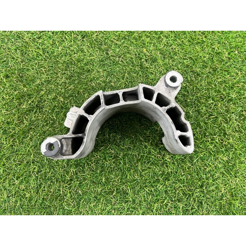 Кронштейн генератора (кронштейны двигателя) PORSCHE CAYENNE 958 2012 4.8 94811502420