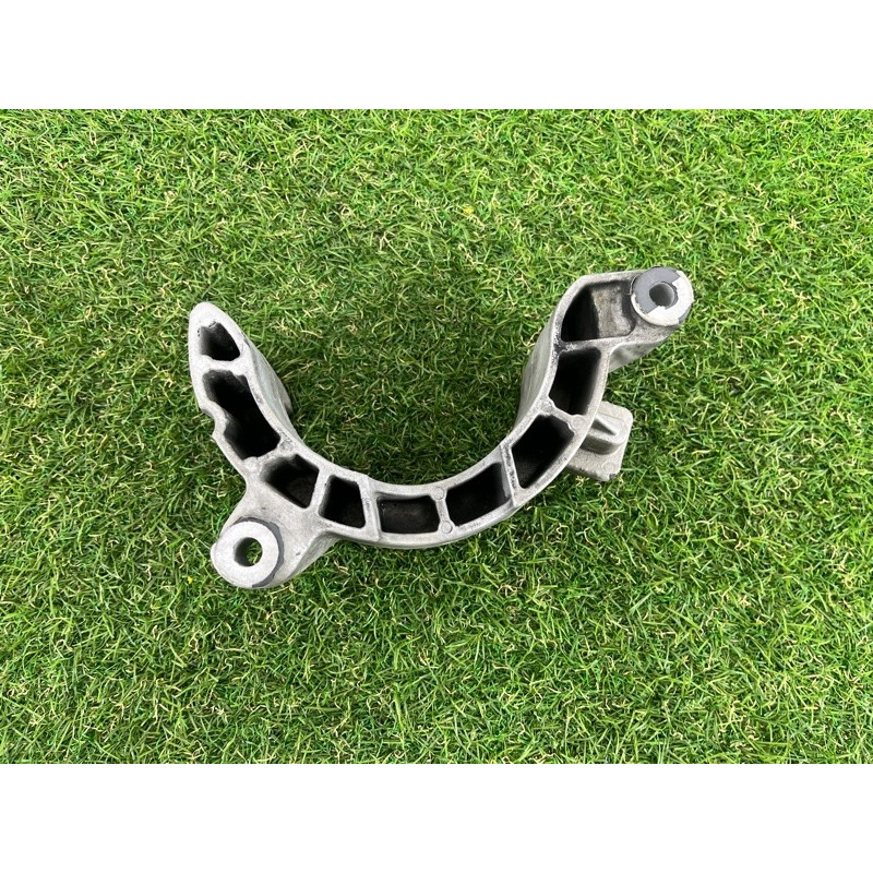 Кронштейн генератора (кронштейны двигателя) PORSCHE CAYENNE 958 2012 4.8 94811502420