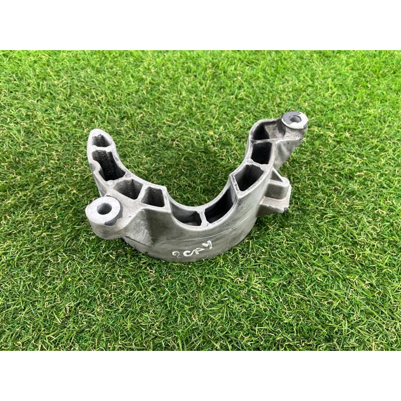 Кронштейн генератора (кронштейны двигателя) PORSCHE CAYENNE 958 2012 4.8 94811502420