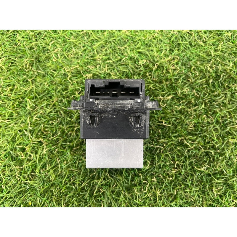 Резистор печки (отопление и кондиционирование) Nissan Juke F15 2011 1.6 27761JE22A