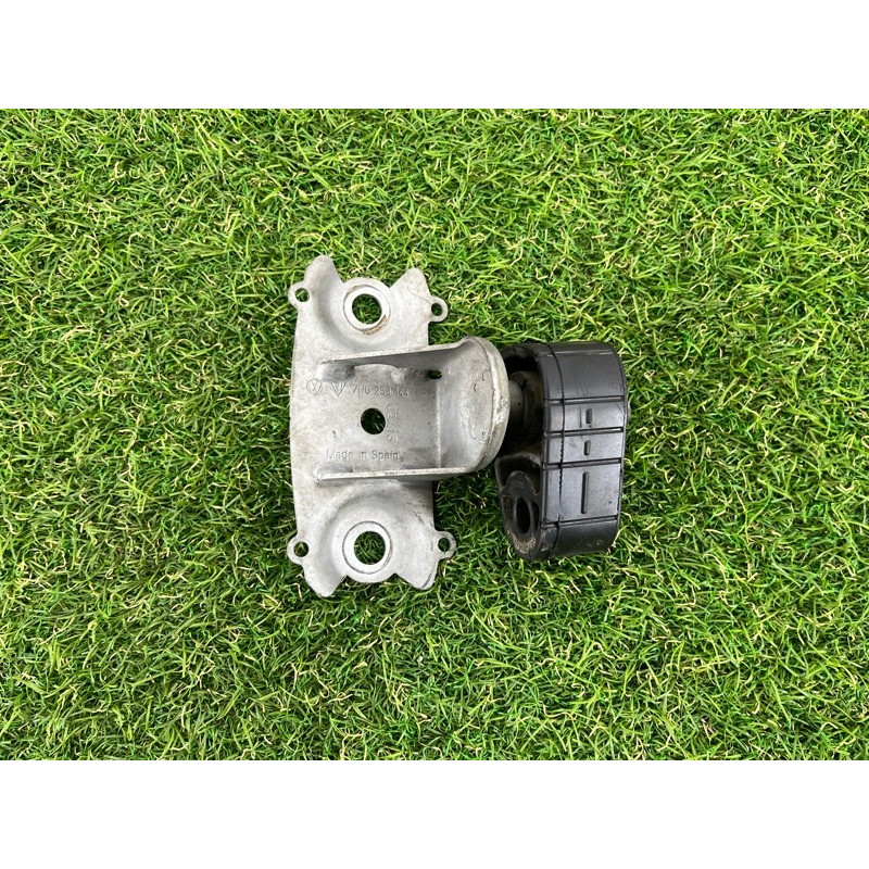 Кронштейн глушителя (выпускная система) PORSCHE CAYENNE 958 2013 3.6 95811115000