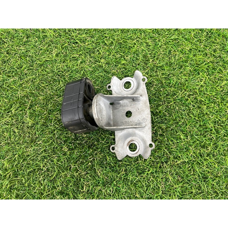 Кронштейн глушителя (выпускная система) PORSCHE CAYENNE 958 2013 3.6 95811115000