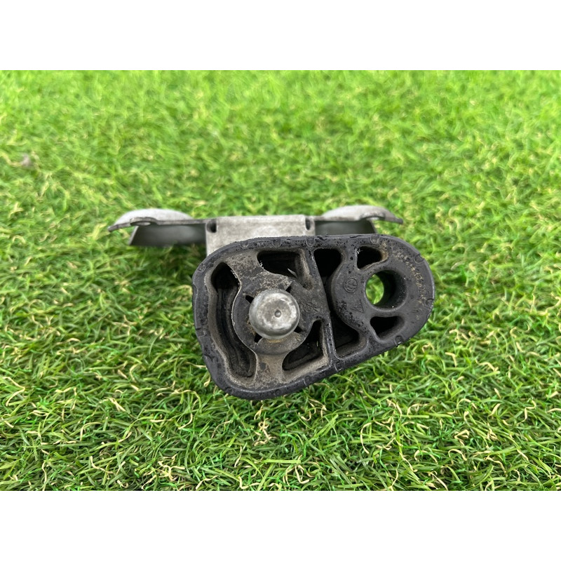 Кронштейн глушителя (выпускная система) PORSCHE CAYENNE 958 2013 3.6 95811115000