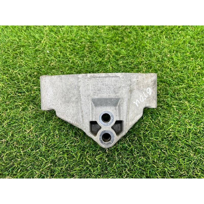 Кронштейн КПП (трансмиссия) Volkswagen Touareg NF 2012 3.6 7L8399649