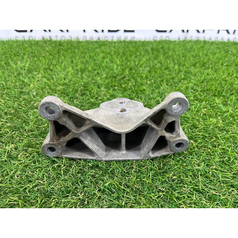 Кронштейн КПП (трансмиссия) Volkswagen Touareg NF 2012 3.6 7L8399649