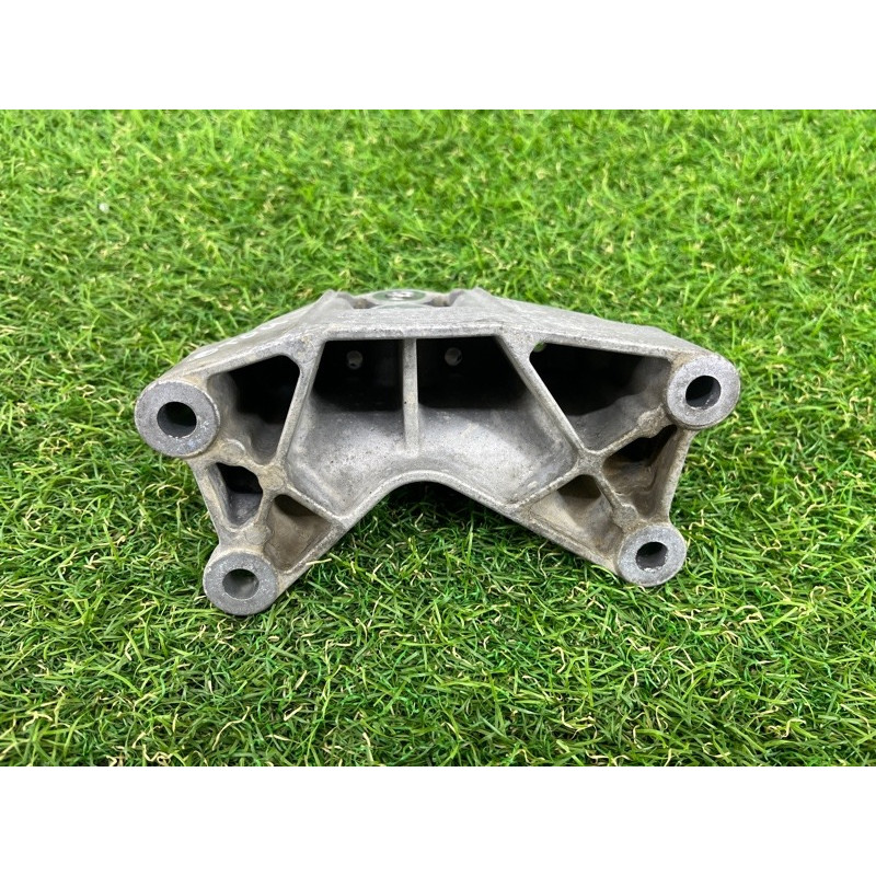 Кронштейн КПП (трансмиссия) Volkswagen Touareg NF 2012 3.6 7L8399649