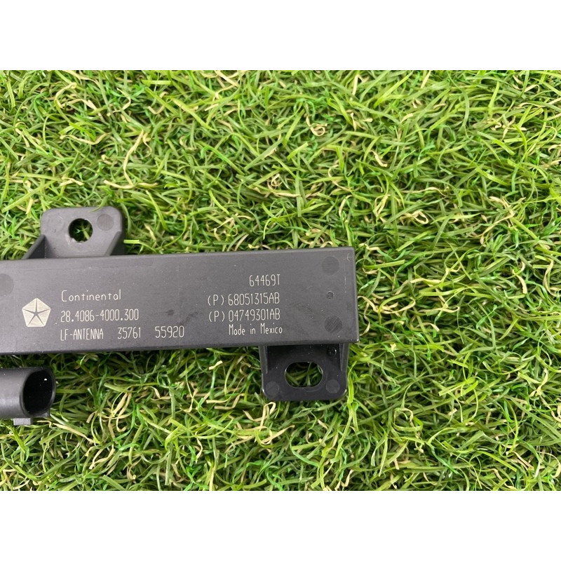 Антенна бесключевого доступа (электрика) Jeep Grand Cherokee WK2 2017 3.6 68051315AB