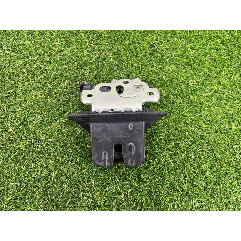 Замок багажника (кузов и элементы) AUDI A7 4G 2013 3.0 CGXB 8K9827505A