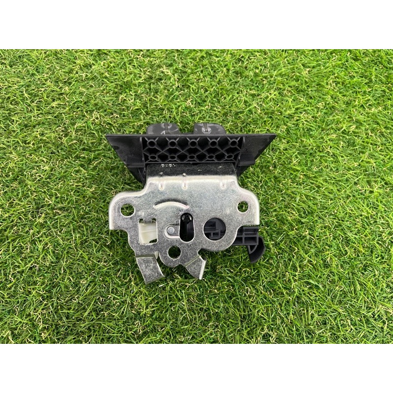 Замок багажника (кузов и элементы) AUDI A7 4G 2013 3.0 CGXB 8K9827505A