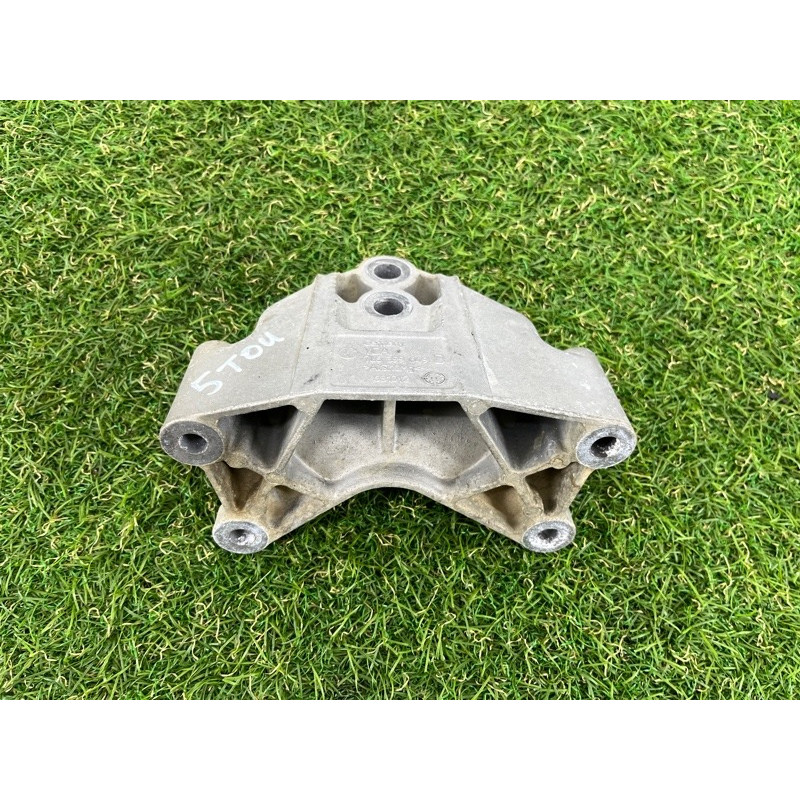 Кронштейн раздатки (трансмиссия) Volkswagen Touareg NF 2012 3.0 7L6399649D