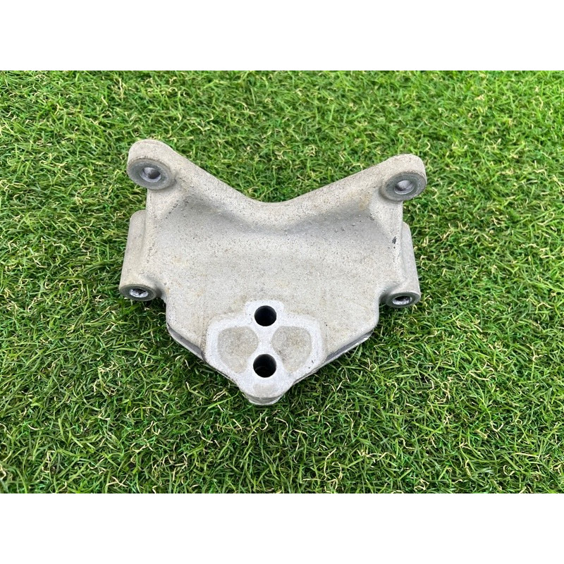 Кронштейн раздатки (трансмиссия) Volkswagen Touareg NF 2012 3.0 7L6399649D