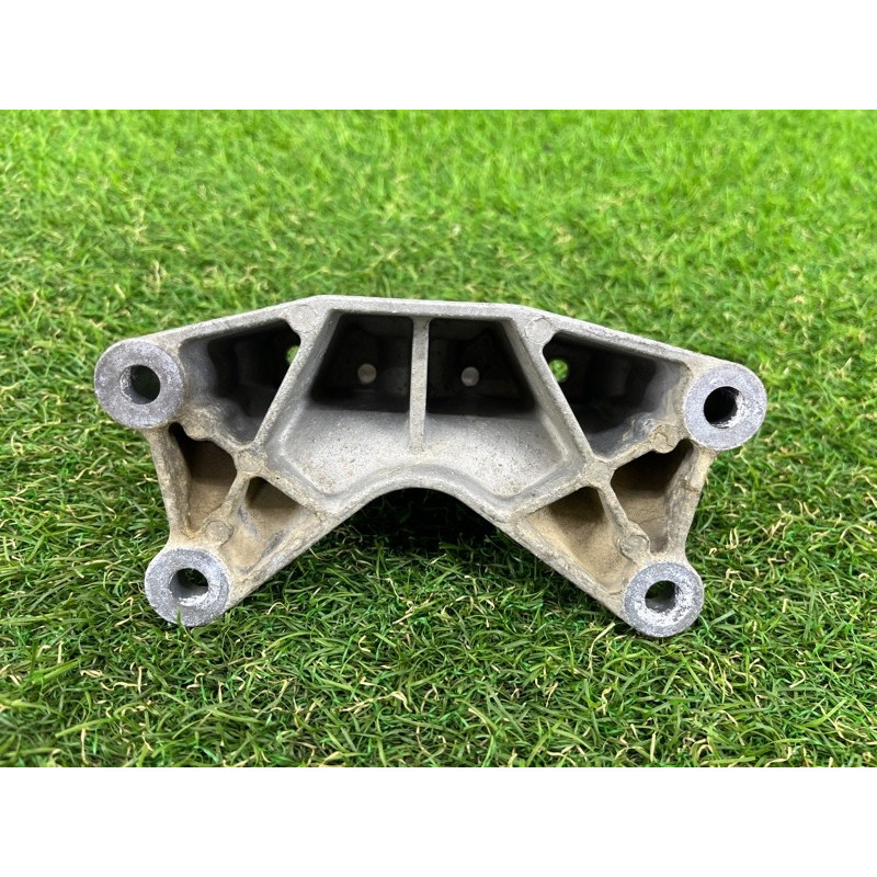 Кронштейн раздатки (трансмиссия) Volkswagen Touareg NF 2012 3.0 7L6399649D