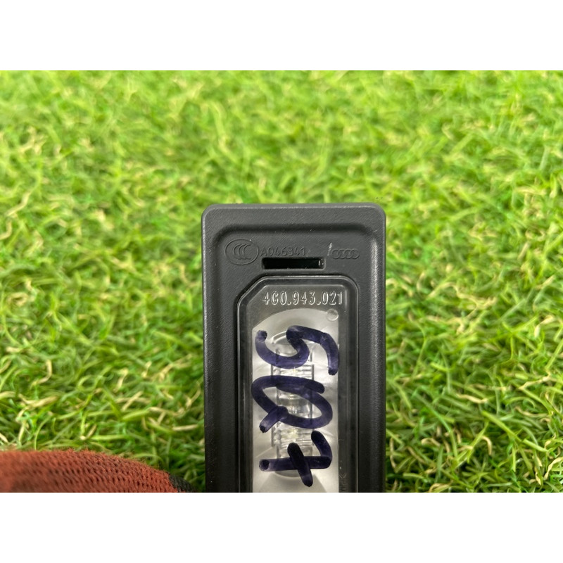 Плафон подсветки номера (оптика) AUDI Q7 4M 2017 3.0 TFSi CREC 4G0943021