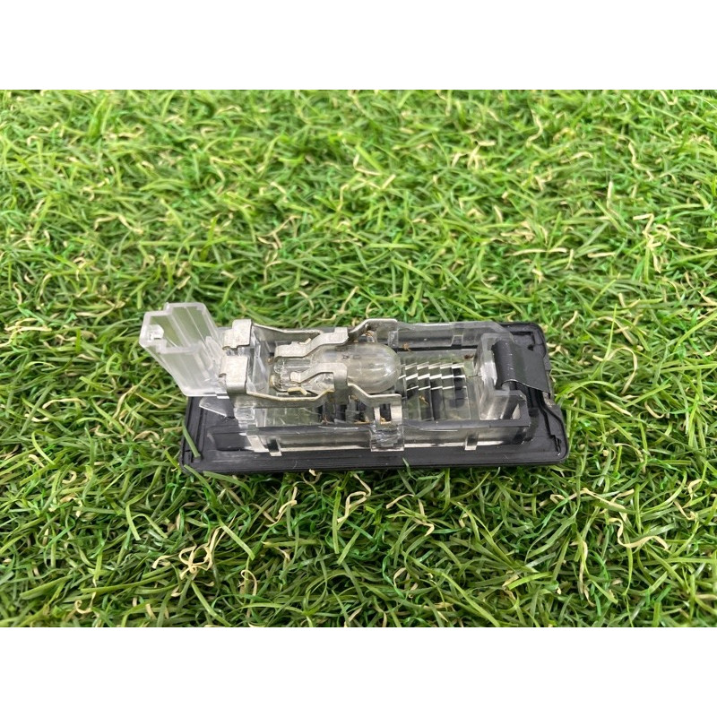 Плафон подсветки номера (оптика) Volkswagen Touareg NF 2011 3.6 5N0943021