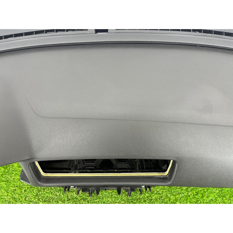 Торпеда (салон) Volkswagen Passat B7 2016 1.8 561857003M81X