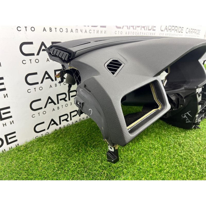 Торпеда (салон) Volkswagen Passat B7 2016 1.8 561857003M81X