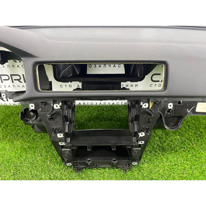 Торпеда (салон) Volkswagen Passat B7 2016 1.8 561857003M81X