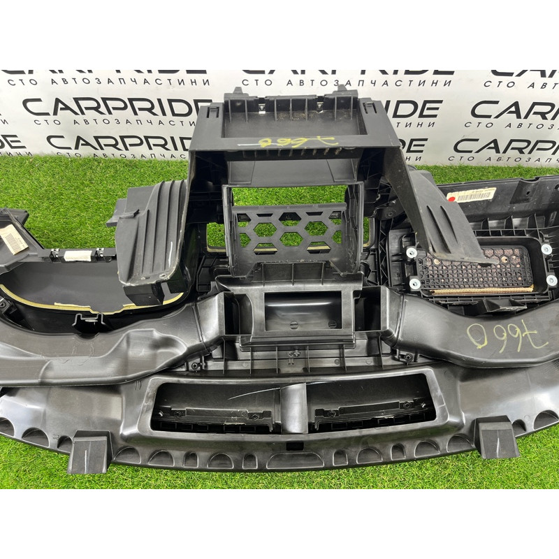 Торпеда (салон) Volkswagen Passat B7 2016 1.8 561857003M81X